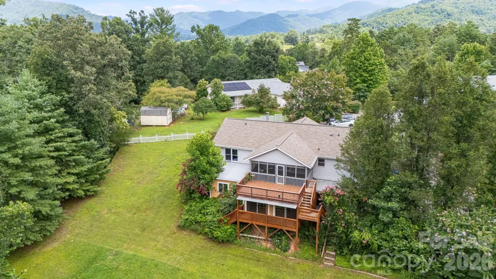 6 Arrowhead Lane Weaverville, NC 28787
