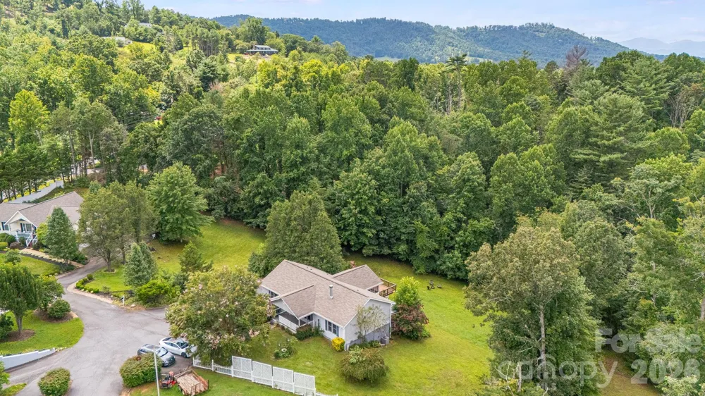 6 Arrowhead Lane Weaverville, NC 28787