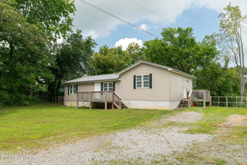 3406 Back Valley Rd Speedwell, TN 37870