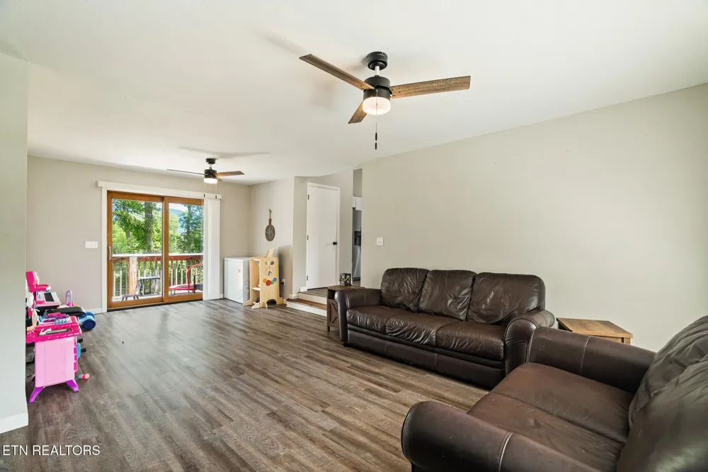 3406 Back Valley Rd Speedwell, TN 37870