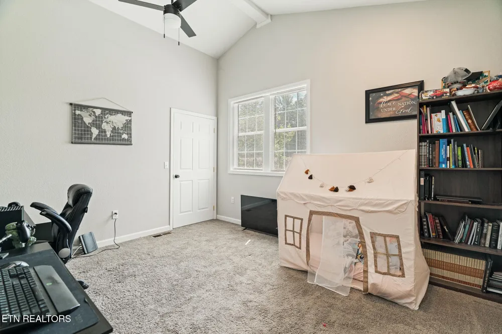 3406 Back Valley Rd Speedwell, TN 37870