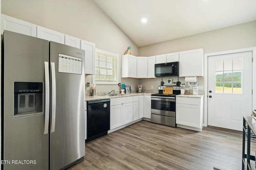 3406 Back Valley Rd Speedwell, TN 37870