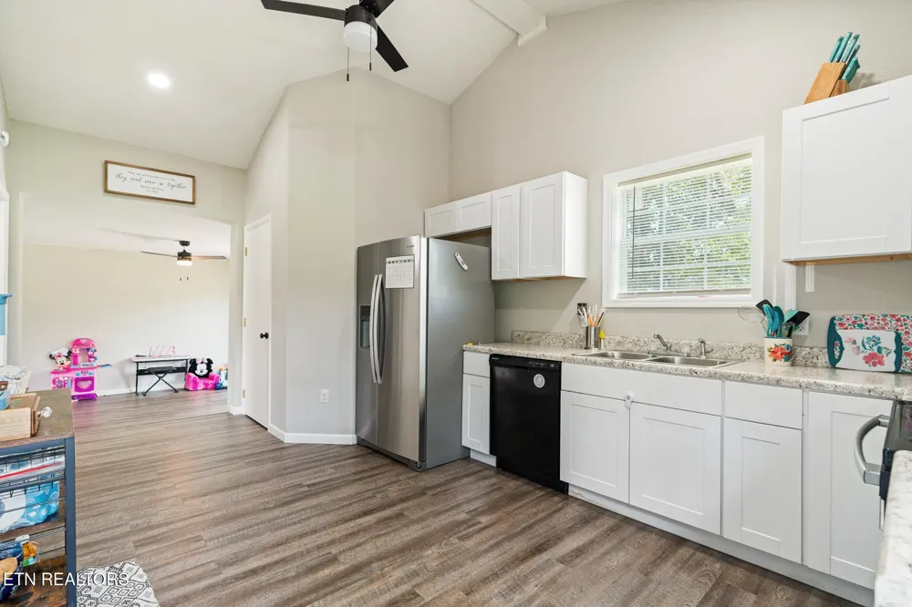 3406 Back Valley Rd Speedwell, TN 37870