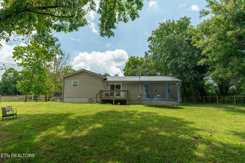 3406 Back Valley Rd Speedwell, TN 37870