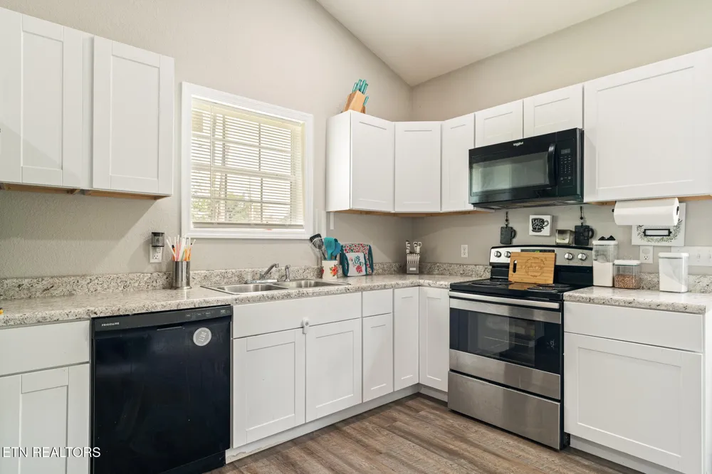 3406 Back Valley Rd Speedwell, TN 37870