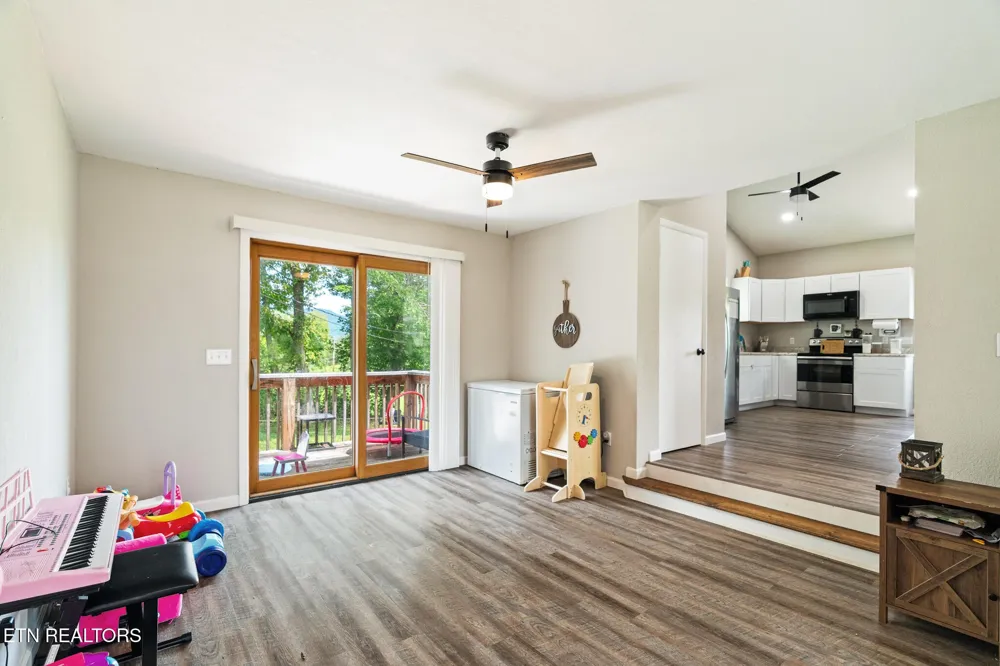 3406 Back Valley Rd Speedwell, TN 37870