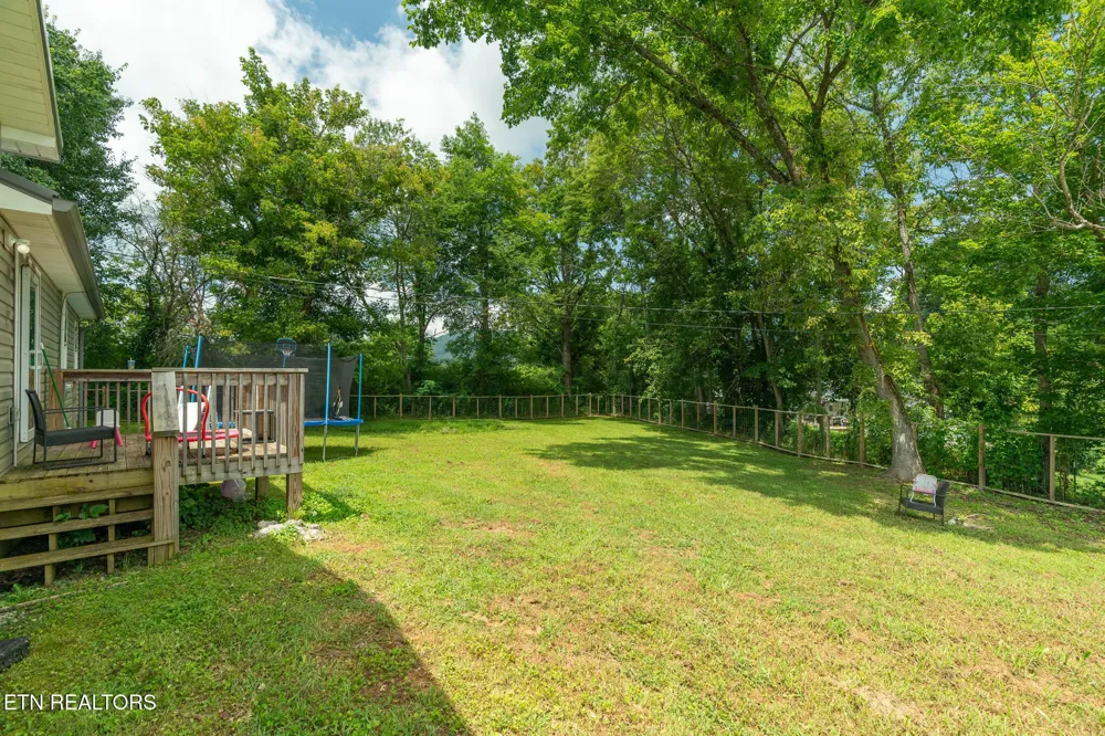 3406 Back Valley Rd Speedwell, TN 37870