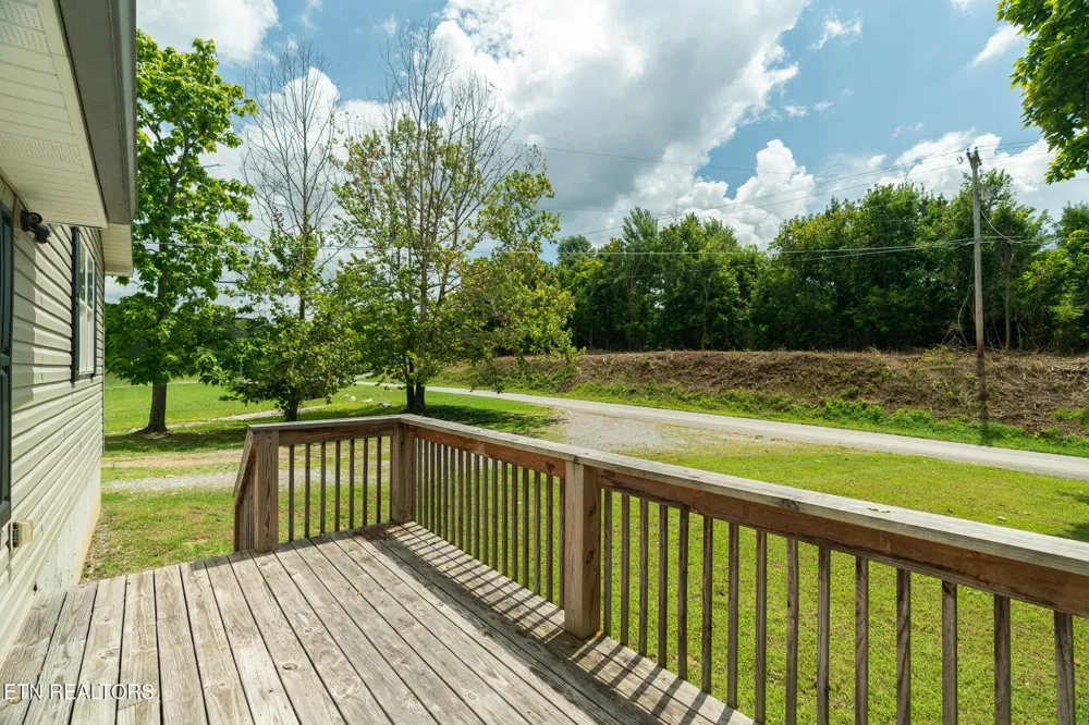 3406 Back Valley Rd Speedwell, TN 37870