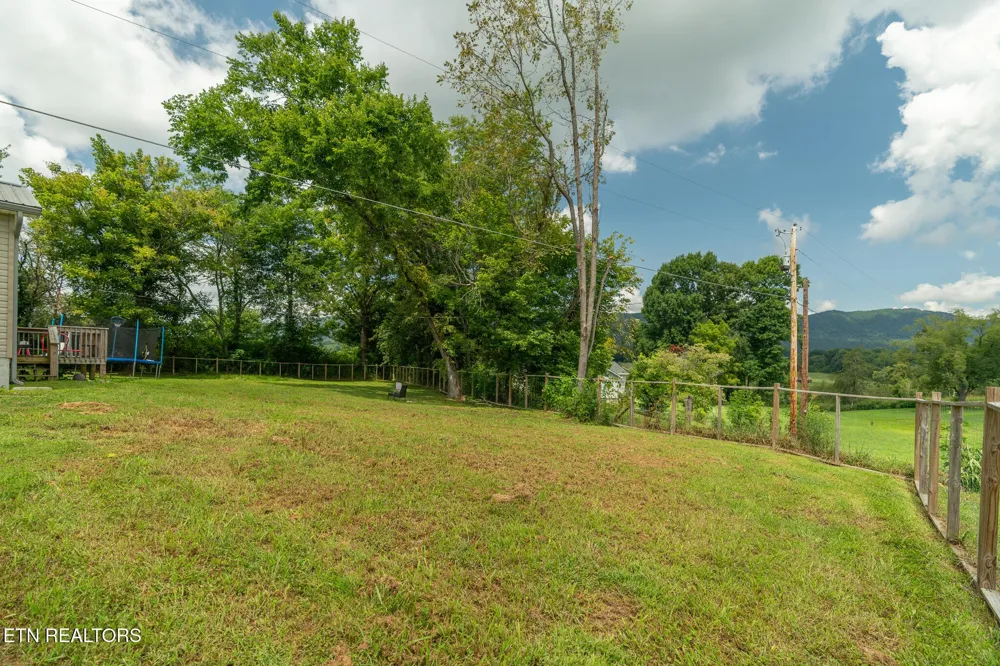 3406 Back Valley Rd Speedwell, TN 37870