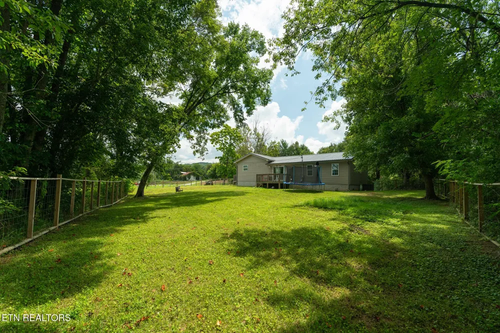 3406 Back Valley Rd Speedwell, TN 37870