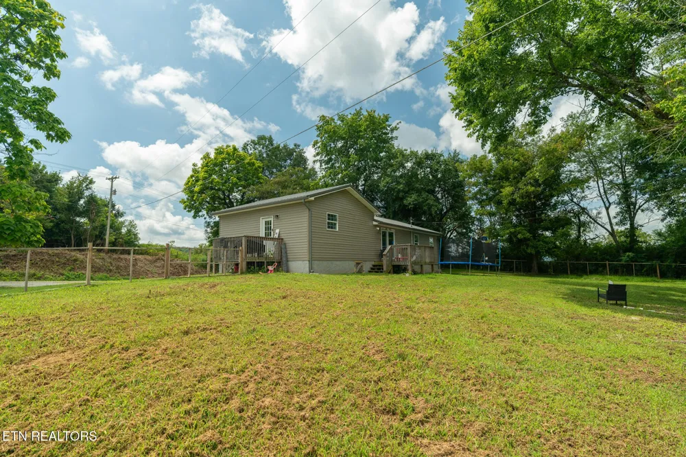 3406 Back Valley Rd Speedwell, TN 37870