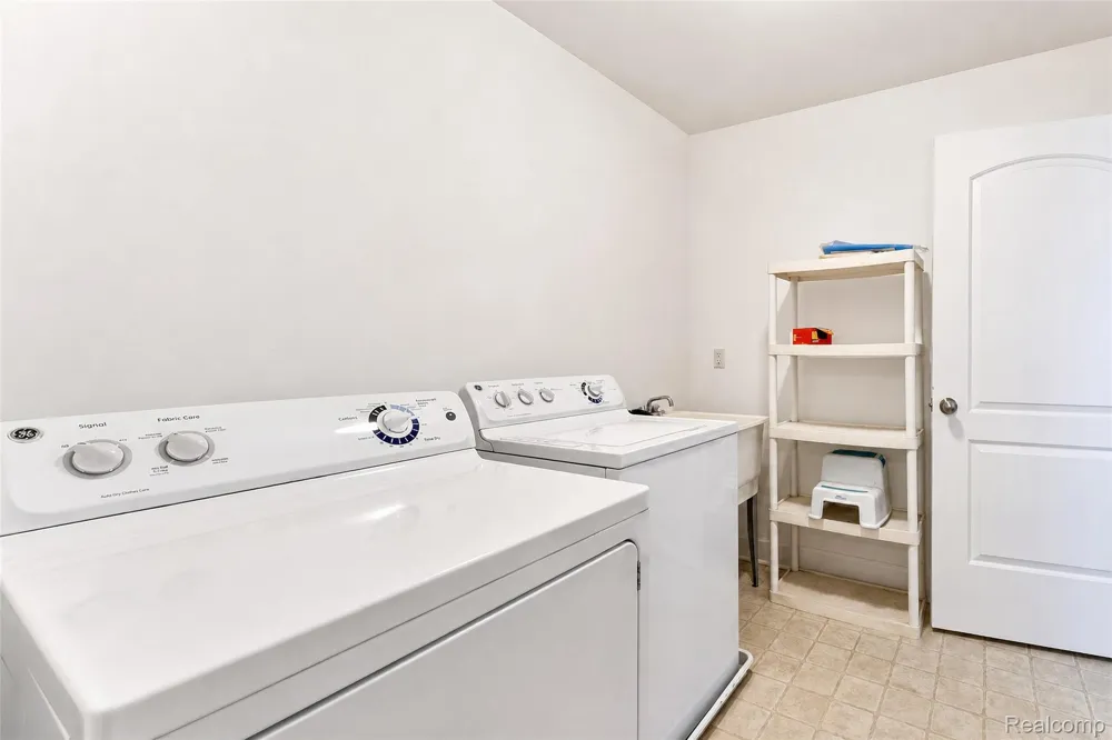 54908 Grenelefe Circle W Lyon Charter Township, MI 48178