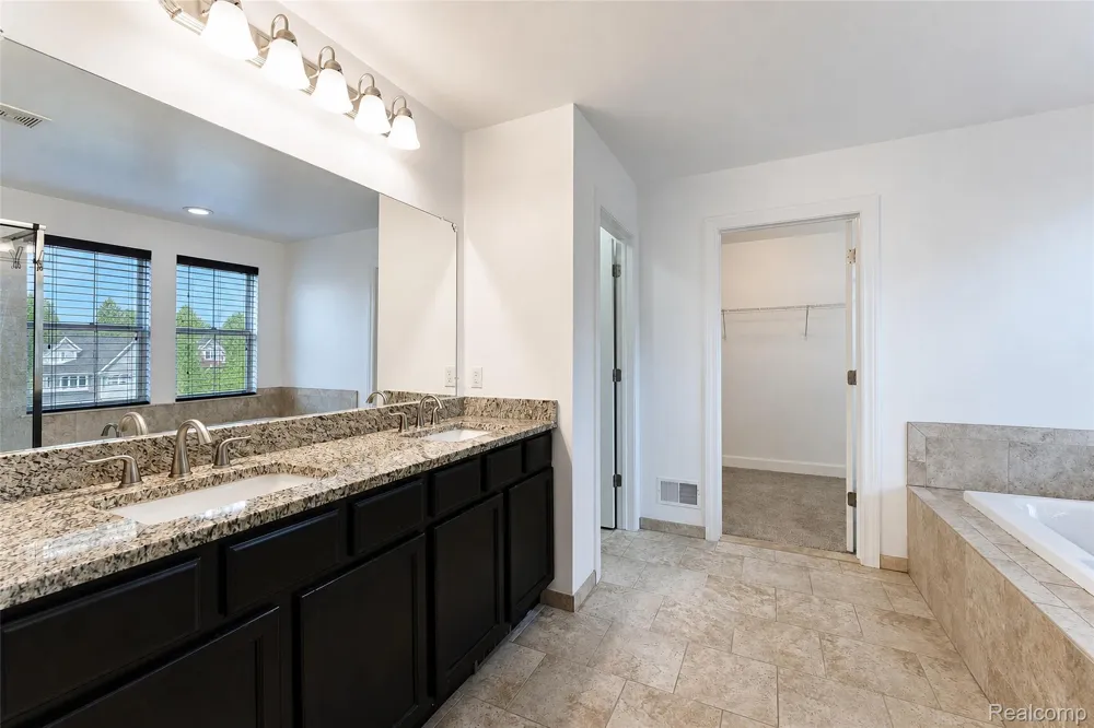 54908 Grenelefe Circle W Lyon Charter Township, MI 48178