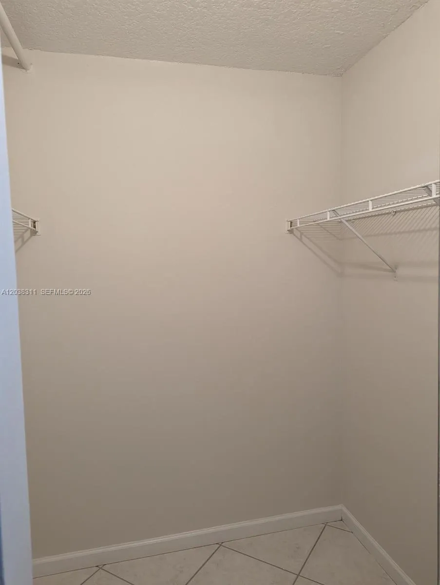 9460 Tangerine Pl #101 Davie, FL 33324