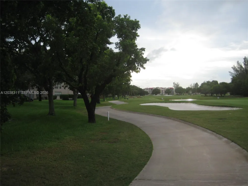 9460 Tangerine Pl #101 Davie, FL 33324