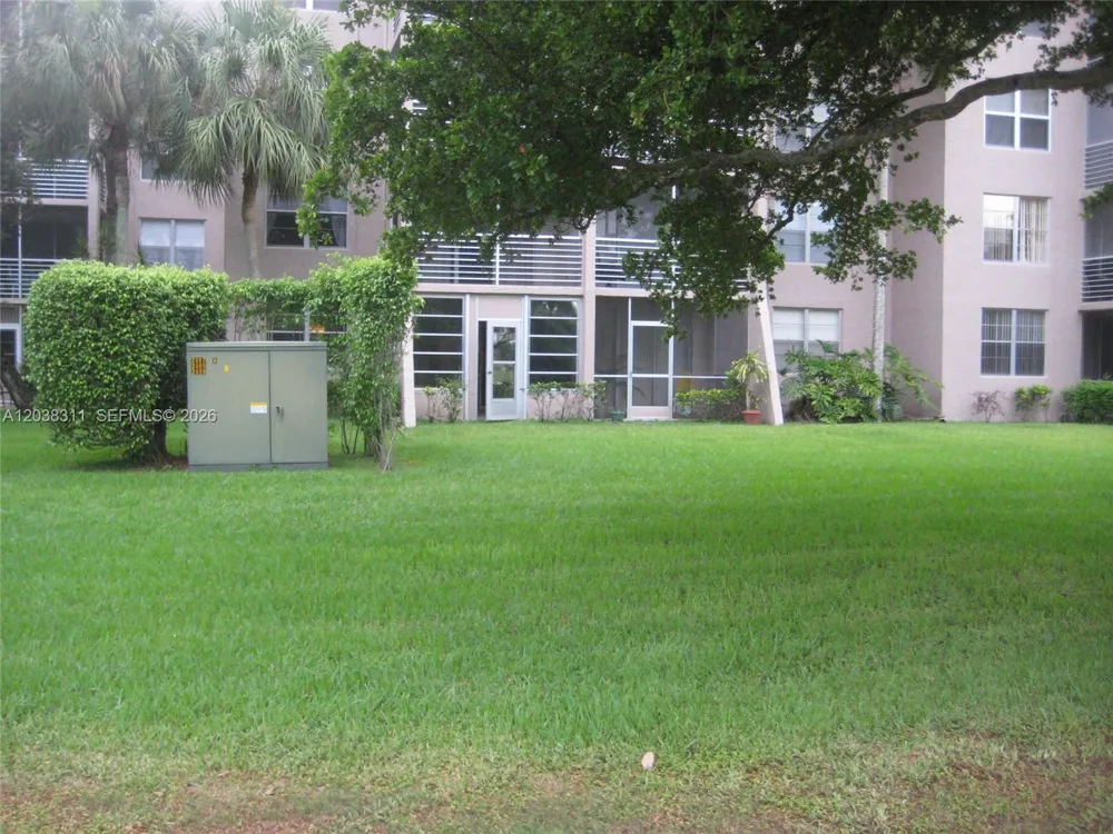 9460 Tangerine Pl #101 Davie, FL 33324