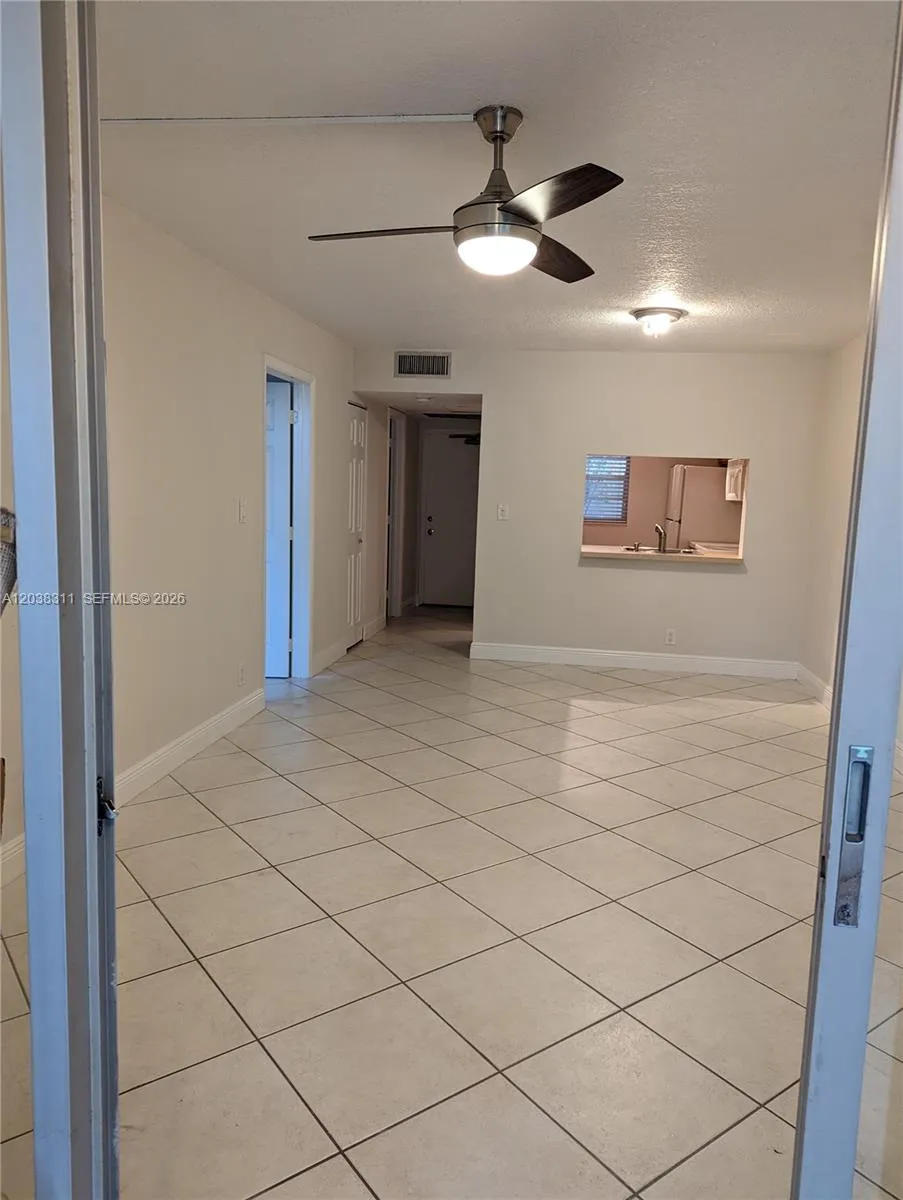 9460 Tangerine Pl #101 Davie, FL 33324