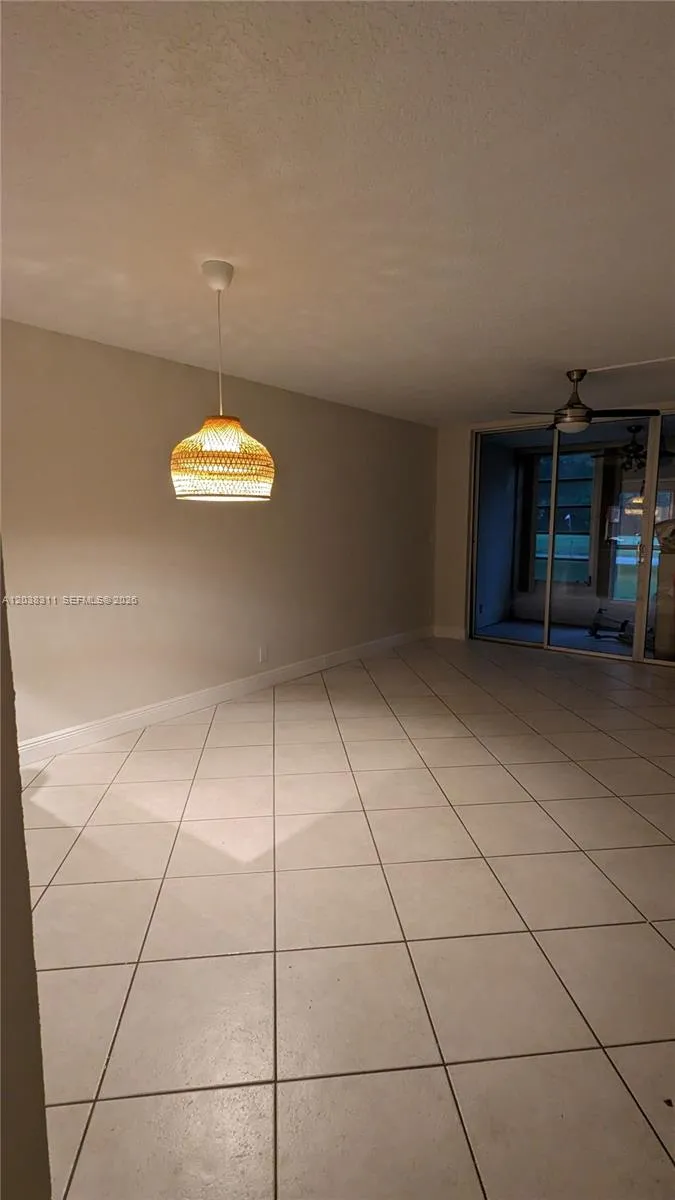 9460 Tangerine Pl #101 Davie, FL 33324