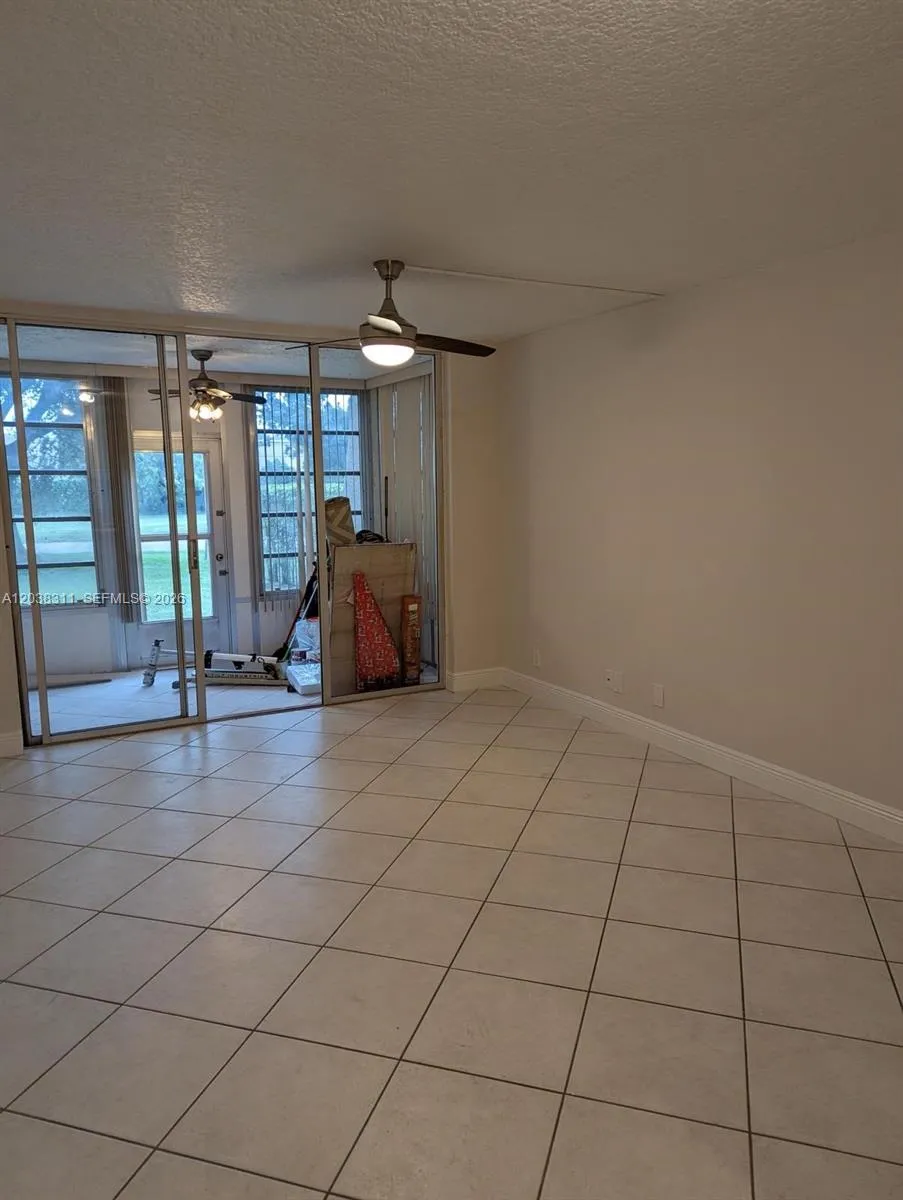 9460 Tangerine Pl #101 Davie, FL 33324