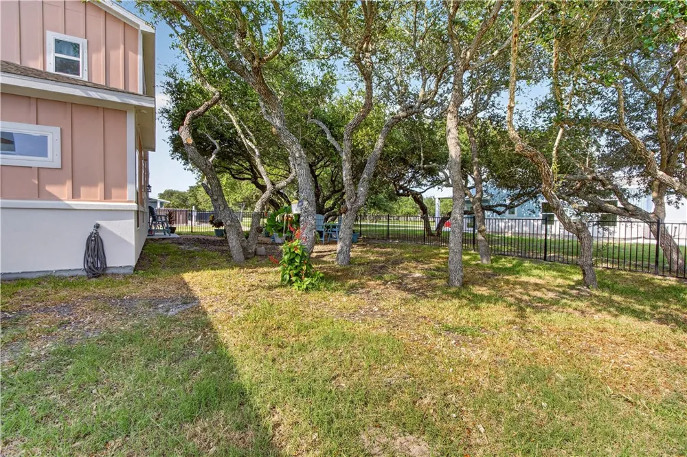 144 Lavaca Circle Rockport, TX 78382