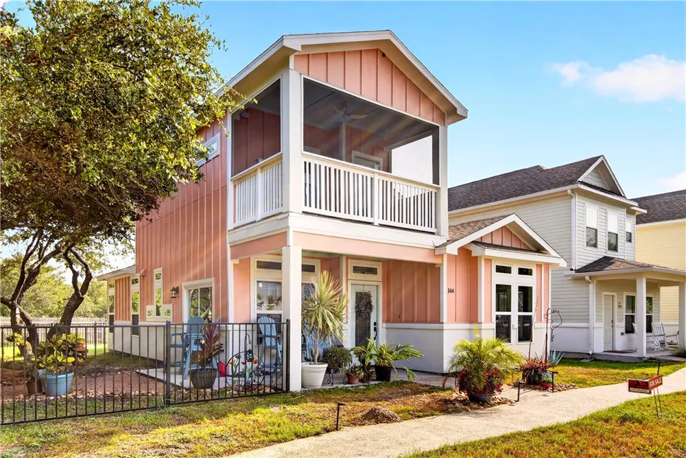 144 Lavaca Circle Rockport, TX 78382