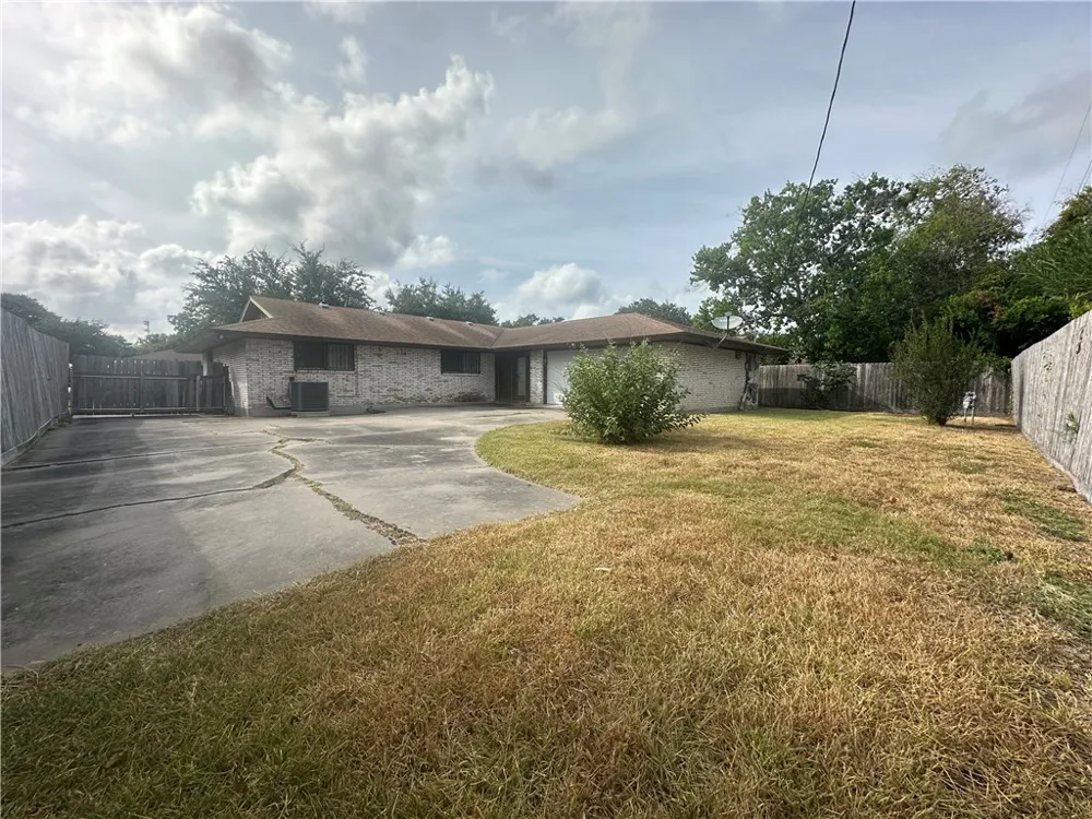 1030 Burkshire Drive Corpus Christi, TX 78412