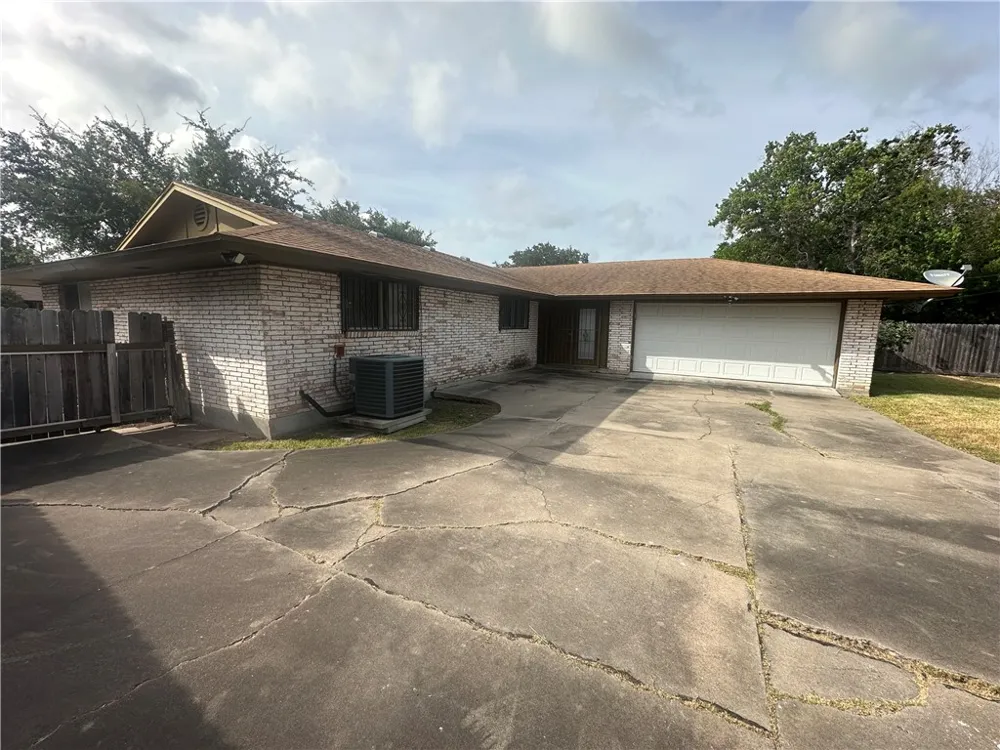 1030 Burkshire Drive Corpus Christi, TX 78412