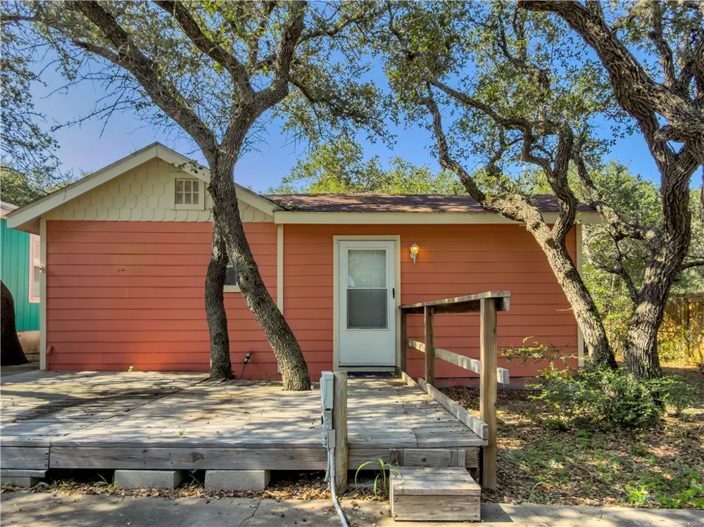 510 Rowe Street Rockport, TX 78382