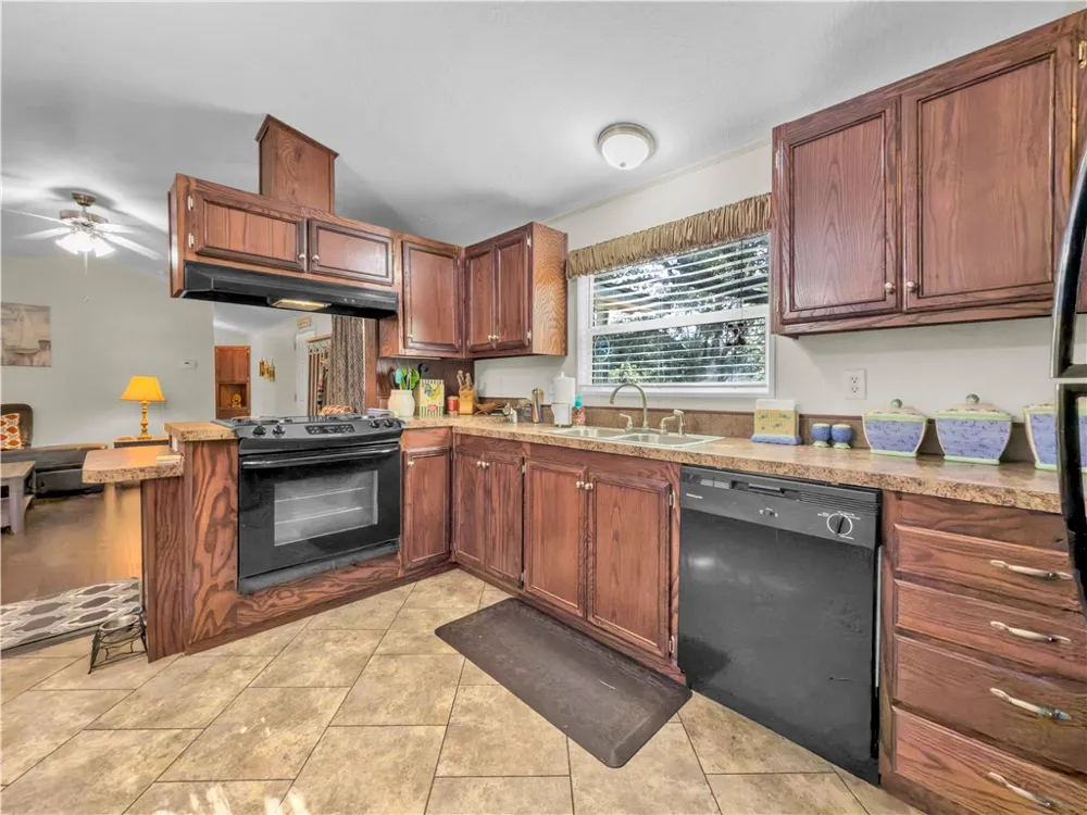 510 Rowe Street Rockport, TX 78382