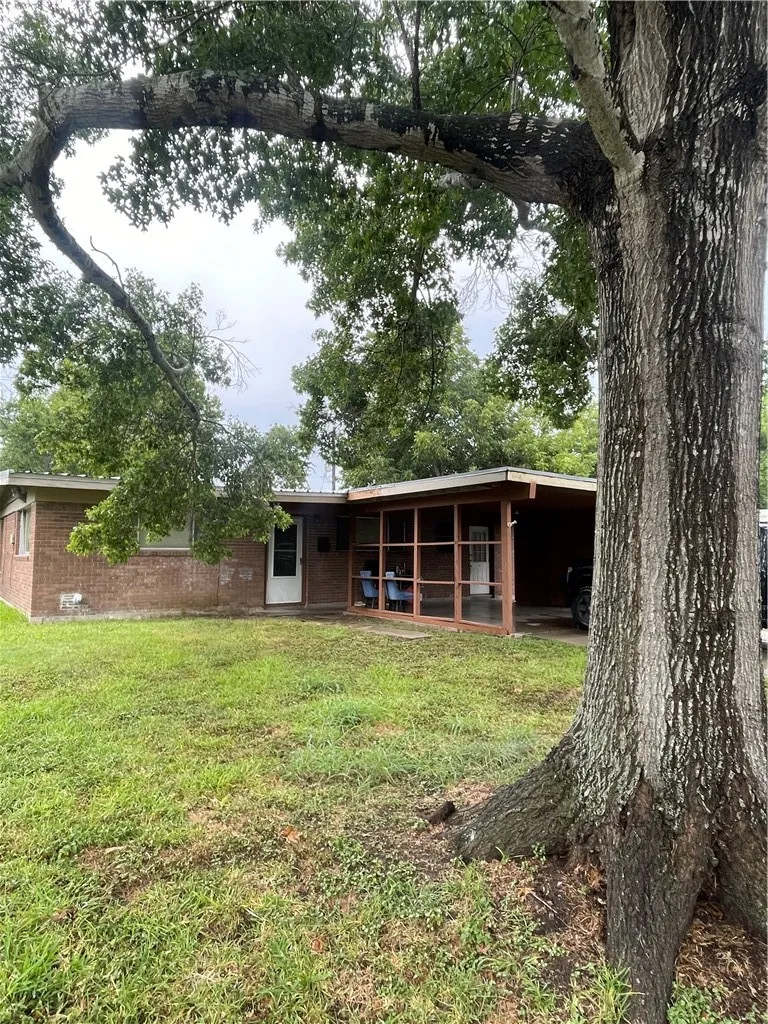 711 Hybiscus Victoria, TX 77901