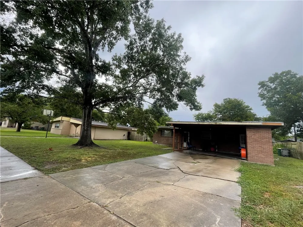 711 Hybiscus Victoria, TX 77901