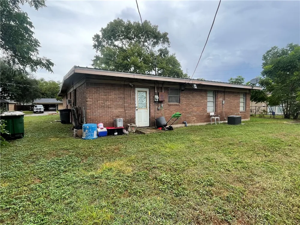 711 Hybiscus Victoria, TX 77901