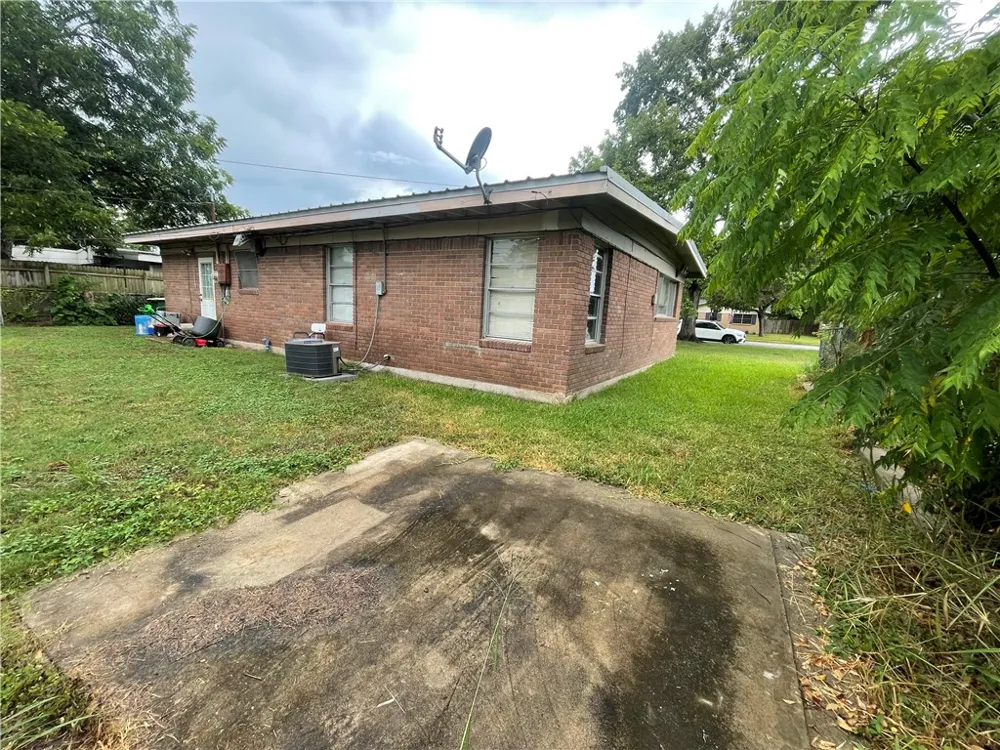 711 Hybiscus Victoria, TX 77901