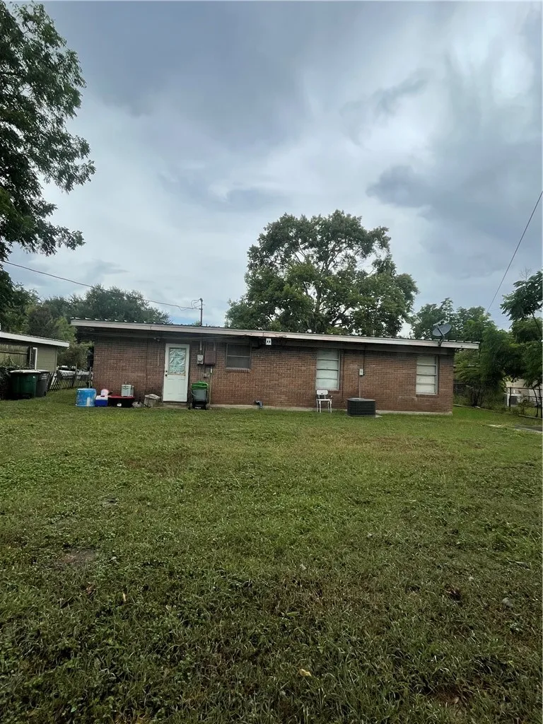 711 Hybiscus Victoria, TX 77901
