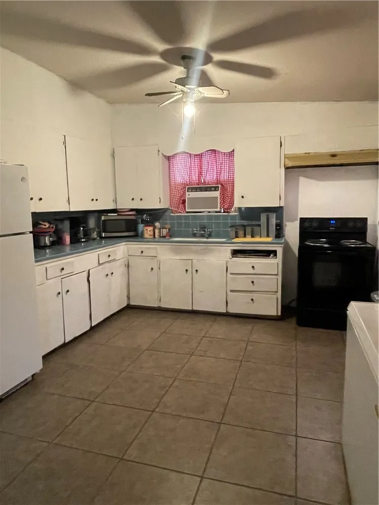 711 Hybiscus Victoria, TX 77901