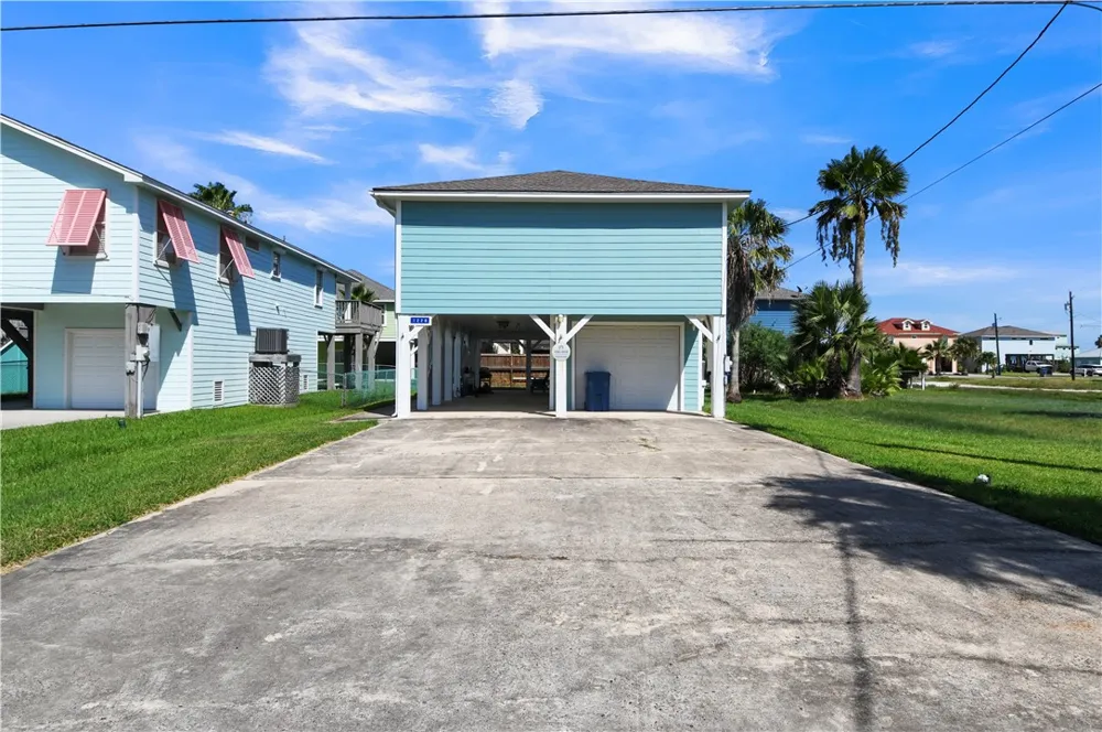 1228 S Live Oak Street Rockport, TX 78382