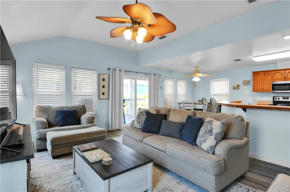 1228 S Live Oak Street Rockport, TX 78382