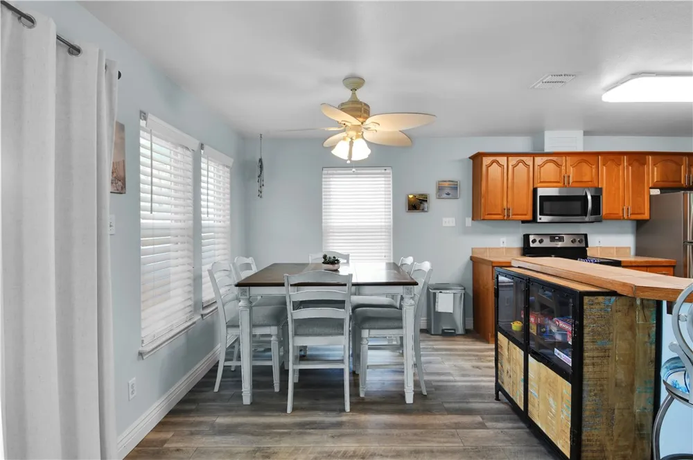 1228 S Live Oak Street Rockport, TX 78382