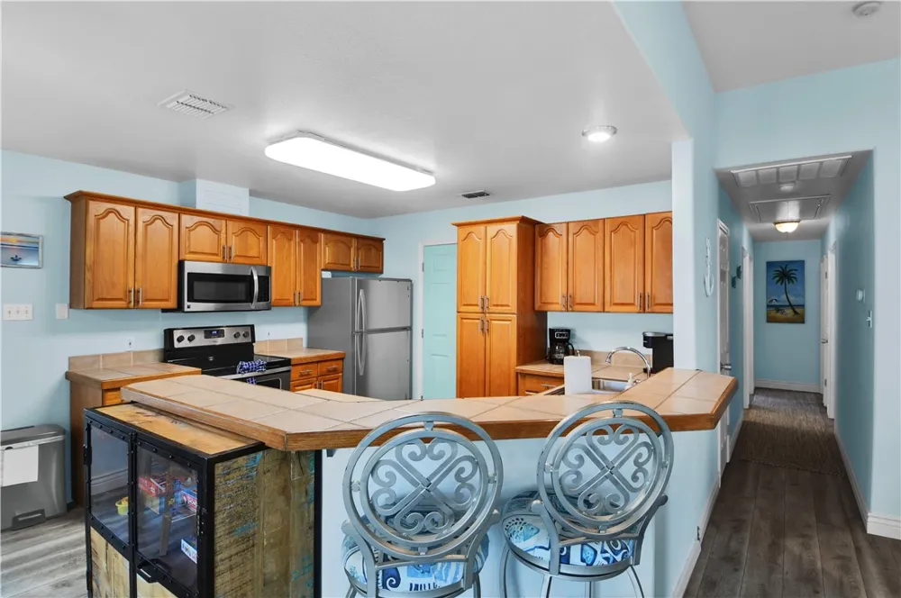 1228 S Live Oak Street Rockport, TX 78382