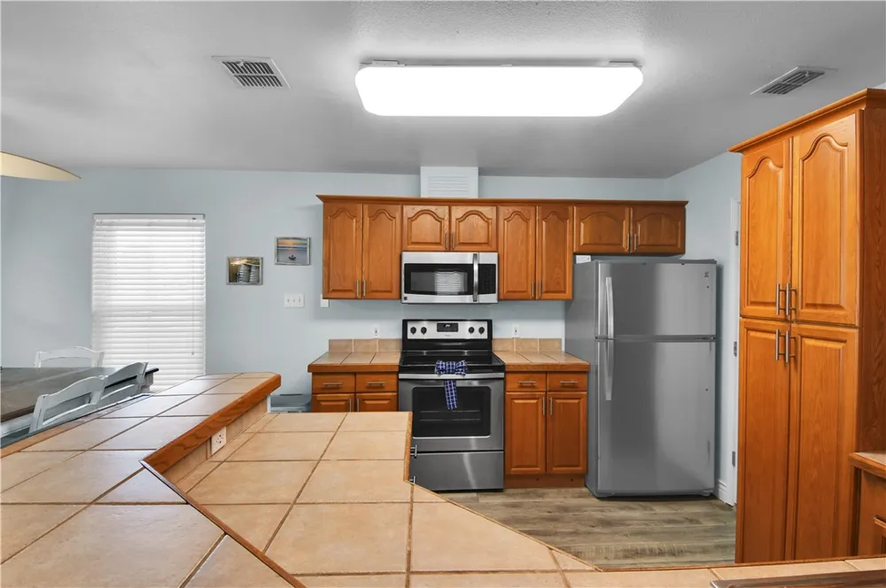 1228 S Live Oak Street Rockport, TX 78382