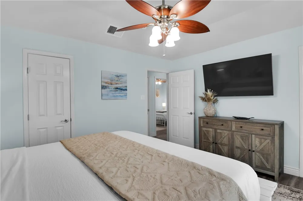 1228 S Live Oak Street Rockport, TX 78382