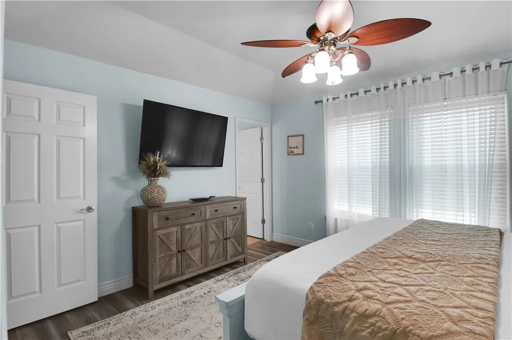1228 S Live Oak Street Rockport, TX 78382