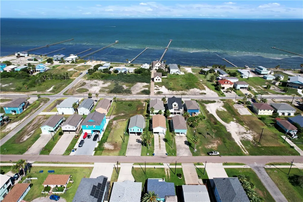 1228 S Live Oak Street Rockport, TX 78382