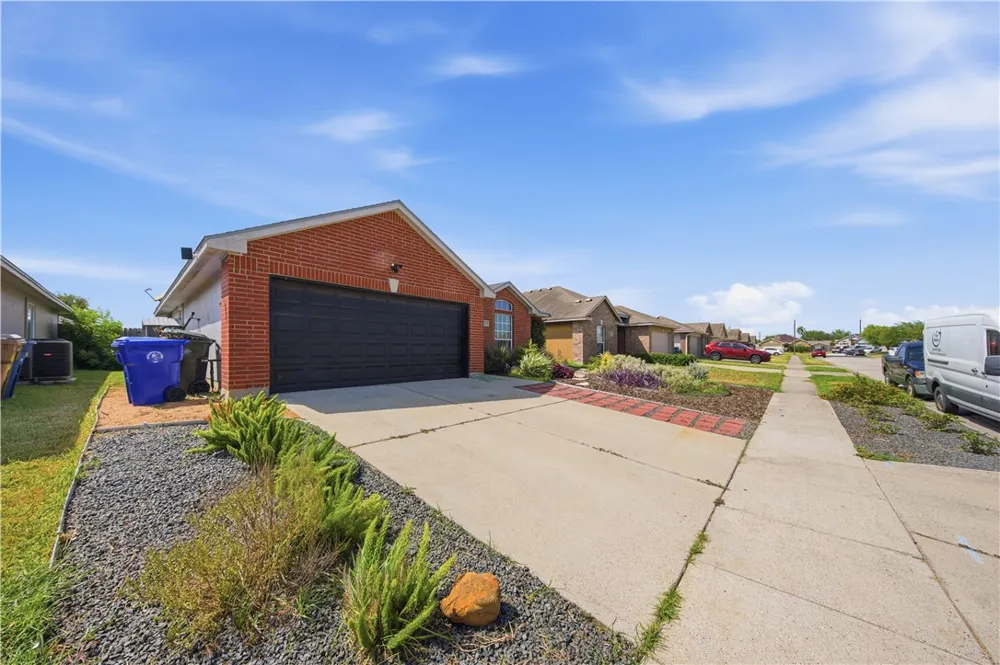 3825 Los Arroyos Drive Corpus Christi, TX 78414