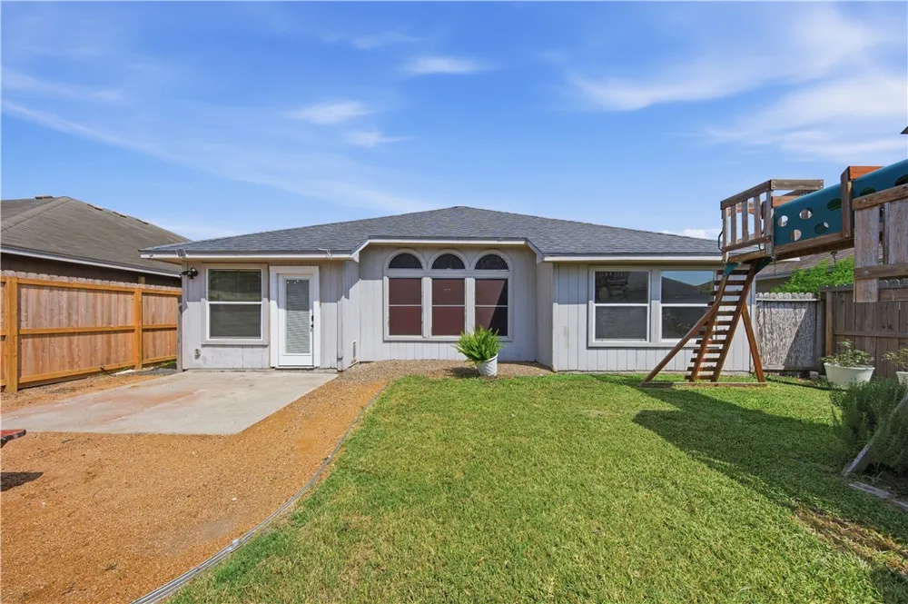 3825 Los Arroyos Drive Corpus Christi, TX 78414