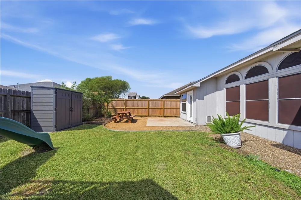 3825 Los Arroyos Drive Corpus Christi, TX 78414