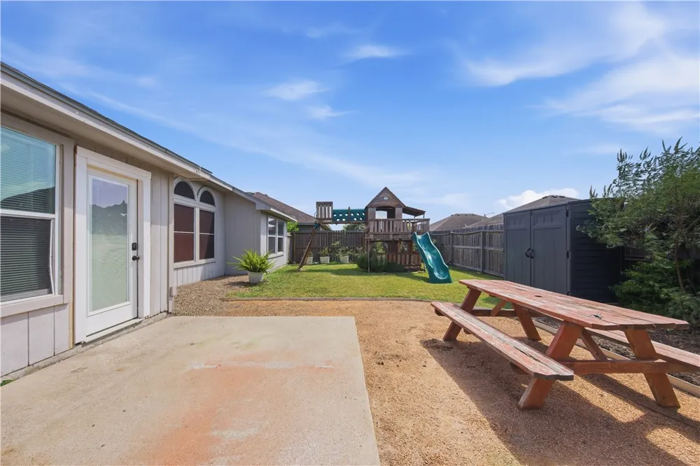 3825 Los Arroyos Drive Corpus Christi, TX 78414