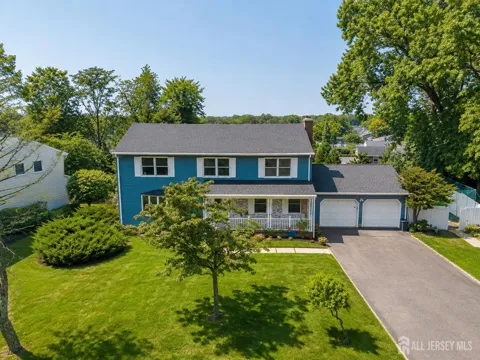 3272 Evergreen Lane