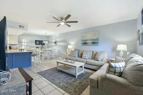 122 W Leslie Lane