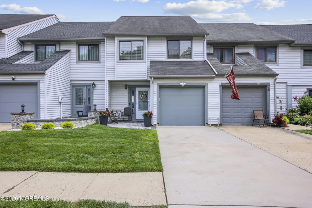 18 Lexington Circle Matawan, NJ 07747